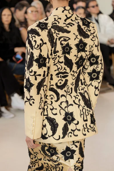 Look 34